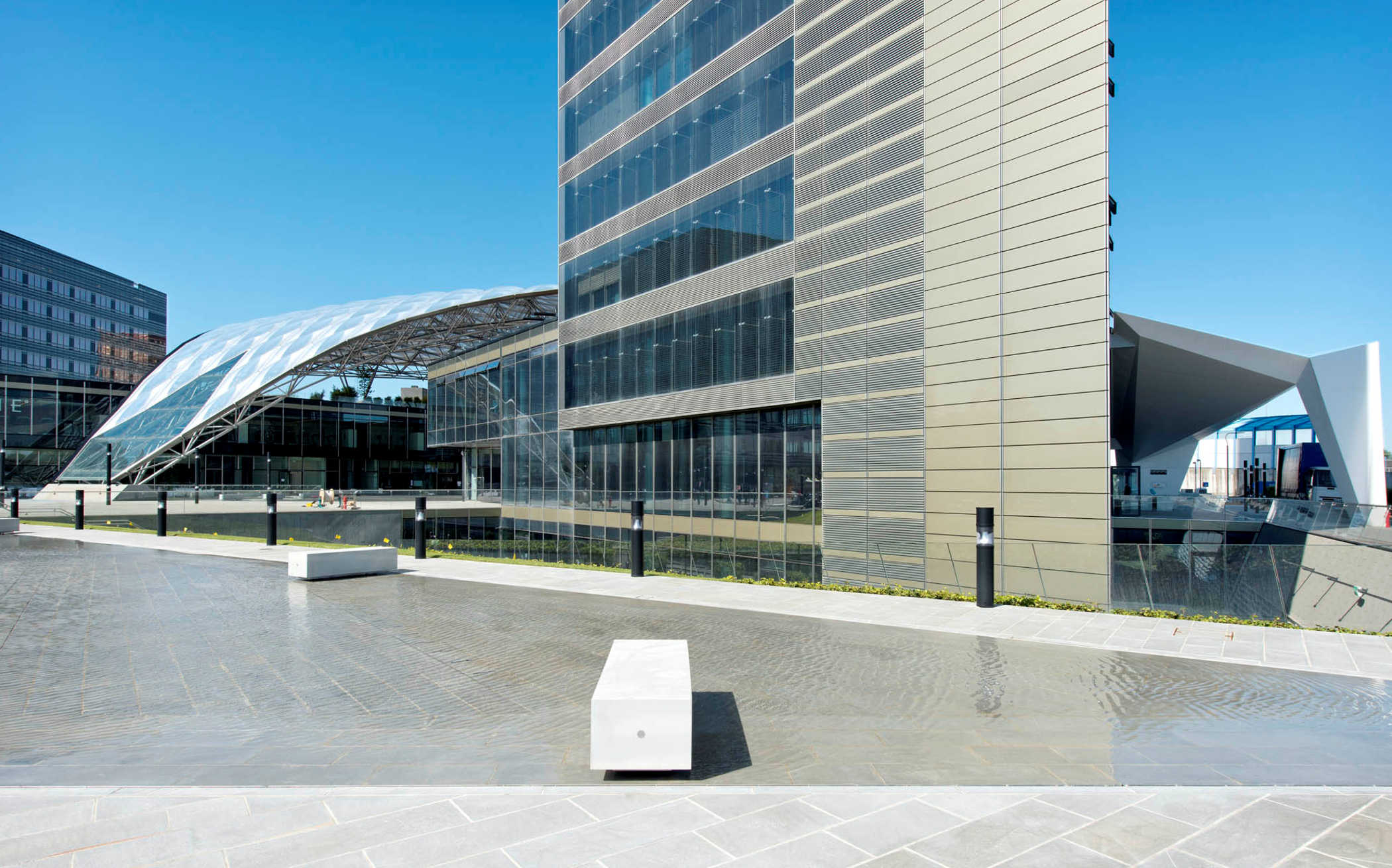 iBox HPC Concrete Bench 15 | id created, Inc.