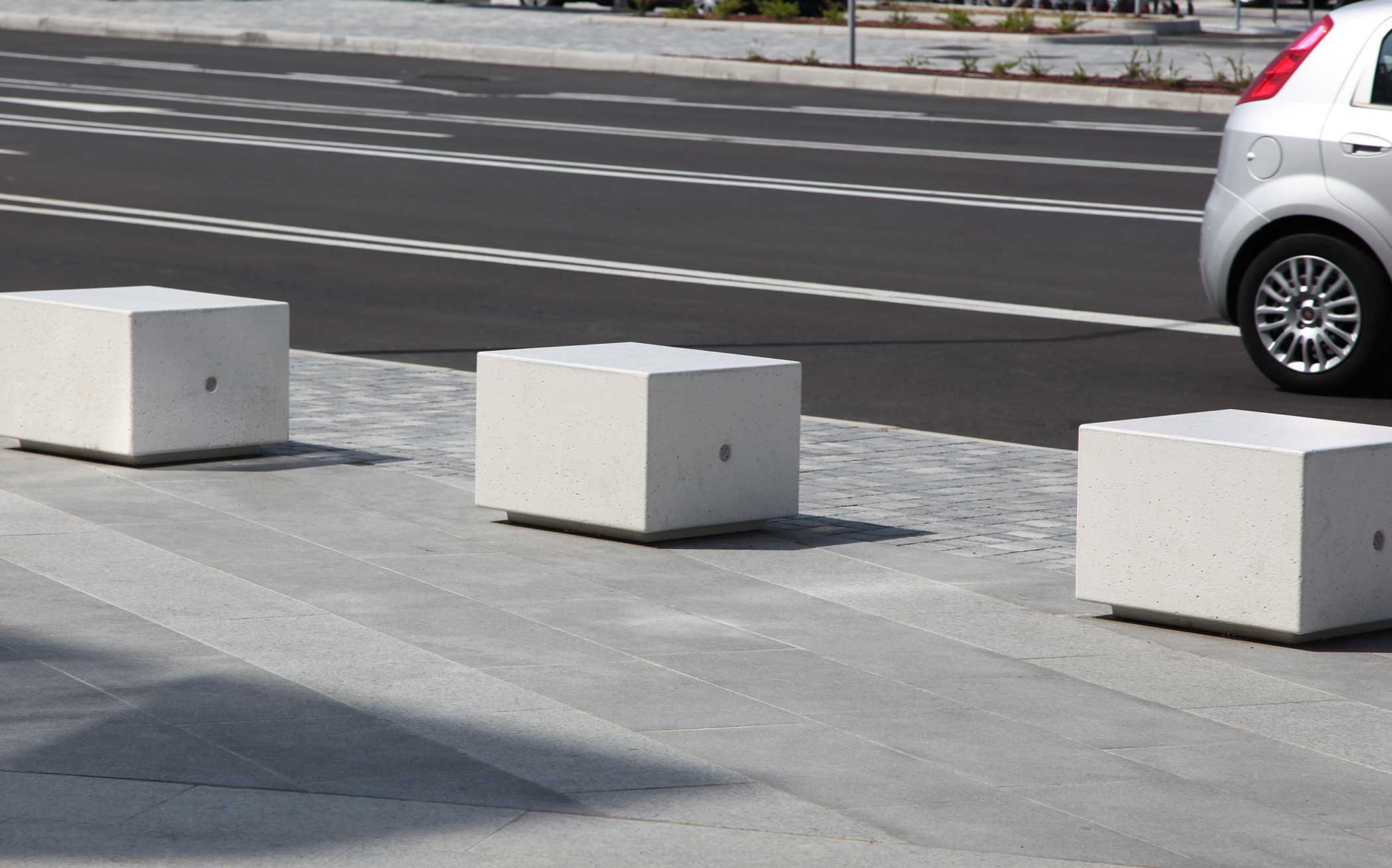 iBox HPC Concrete Bench 12 | Spruce & Gander